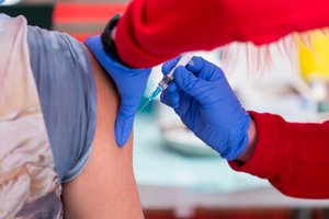 Lietuvą netrukus pasieks nauja vakcina nuo COVID-19: rekomenduos skiepytis visiems