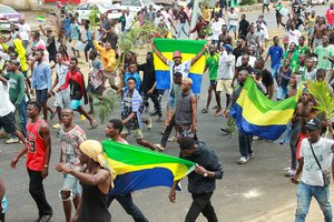 Gabone surengto perversmo lyderiai: nuverstas prezidentas A. Bongas buvo paleistas iš namų arešto