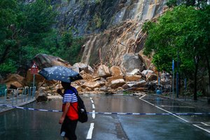 Rekordinis lietus Honkonge pražudė du žmones, daugiau nei 100 – sužaloti