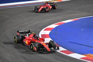 C. Sainzas „Formulės 1“ lenktynėse triumfavo antrą kartą per karjerą