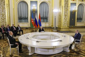 Rusija kaltina Armėniją bandymu nutraukti dvišalius ryšius