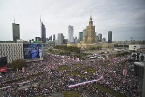 Lenkijos opozicija surengė dideles eitynes Varšuvoje