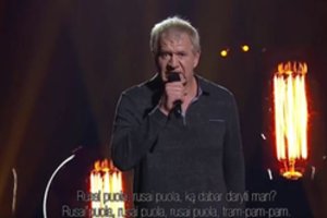 Po eteryje atliktos Juozo Erlicko dviprasmiškos dainos „Rusai puola“ – kritika: poziciją išsakė LRT