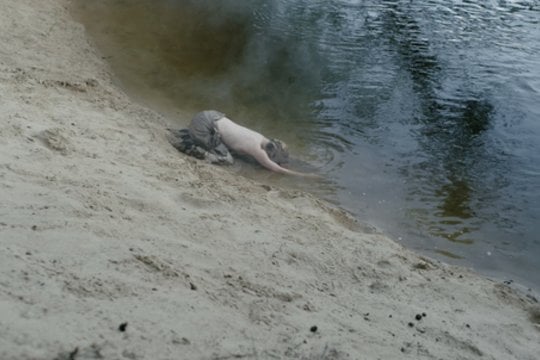 Eglė Budvytytė, „Šiltakraujai ir besparniai“, filmo kadrai, 2024. Menininkės nuosavybė.