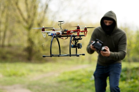 Geriausias būdas aptikti ir sunaikinti dronus? Štai kokie variantai pasauliui prieinami šiandien