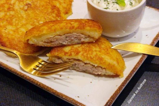 Bulviniai blynai su mėsos įdaru: labai sotūs, nekasdieniški