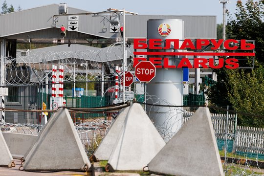 Lietuva griežtina toną: skelbia, ko žada imtis, kad susigrąžintų įstrigusius vilkikus namo