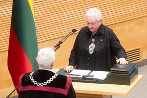 Prisiekė į Seimą dirbti grįžtanti V. Targamadzė