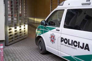 In Klaipėda, a drunk man damaged a police car