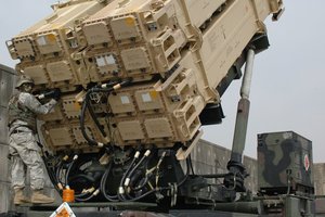 Kodėl jav delsia leisti ukrainai gaminti „patriot“ raketas? Prakalbo apie vieną konkrečią baimę 2026 121701018 2cdfd47f eeb5 42d8 95ed 6e702d2bde63 iustitia. Bg jav gynybos rangovai &bdquo;raytheon&ldquo; ir &bdquo;lockheed martin&ldquo; baiminasi, kad jei ukrainai bus suteikta gamybos licencija, ji galėtų patobulinti &bdquo;patriot&ldquo; oro gynybos raketas ir jas... Kodėl jav delsia leisti ukrainai gaminti „patriot“ raketas? Prakalbo apie vieną konkrečią baimę 2026 2026-08-13 16:40:06 teisingumas - iustitia. Bg