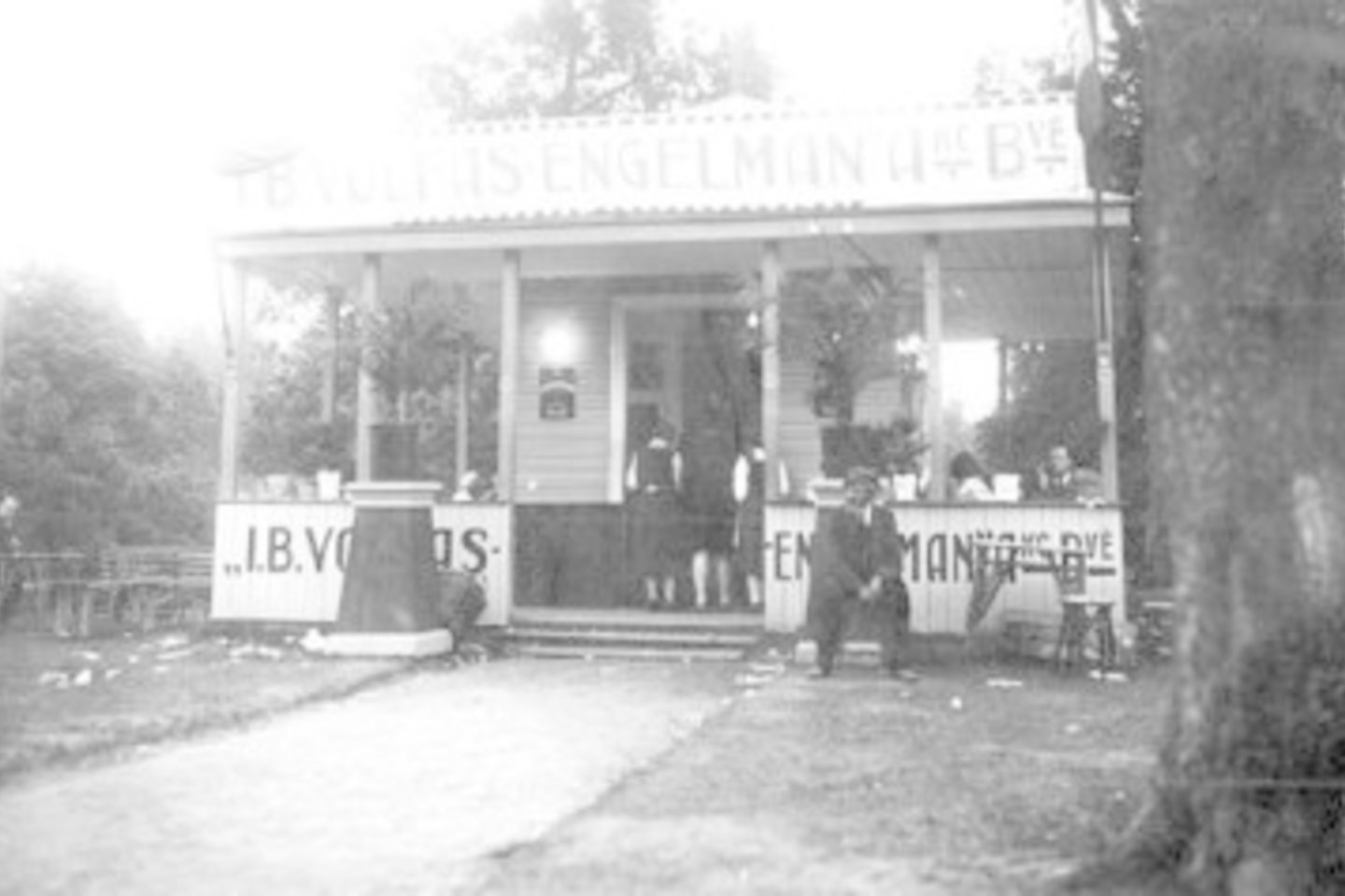 I.B.Volfo alus 1922 metų Kauno žemės ūkio ir pramonės parodoje buvo apdovanotas sidabro medaliu. Tai buvo aukštas aludarių triūso įvertinimas.