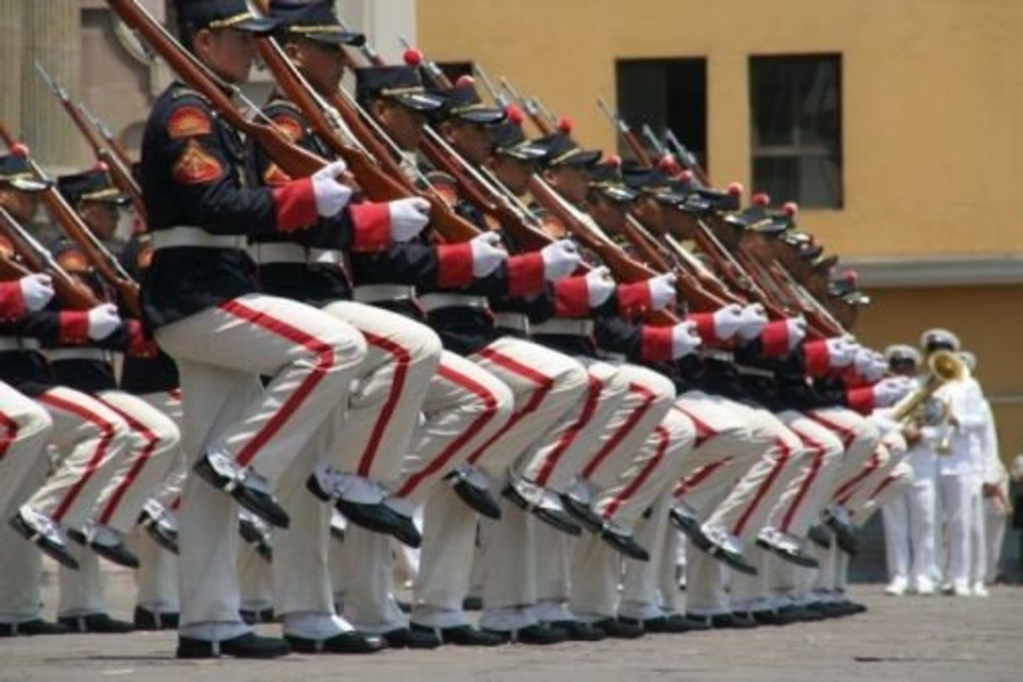 Įspūdingas Peru armijos paradas Limoje.