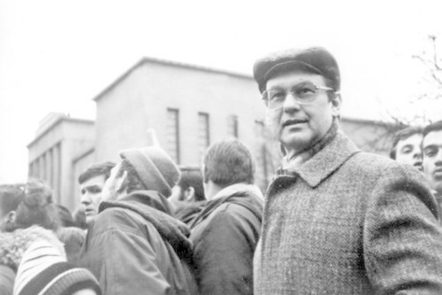 Kauno sąjūdininkas J.Baltrukonis įamžintas 1989 metų vasario 16 dienos mitingo Karo muziejaus sodelyje, į kurį susirinko apie 300 tūkst. žmonių. Tą pačią dieną Sąjūdis pasmerkė Lietuvos okupaciją.