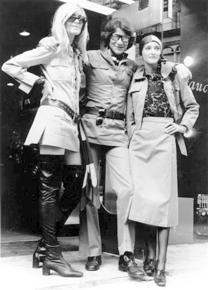 Yves Saint Laurent'as su Betty Catroux ir Loulou de la Falaise 1969 metais.