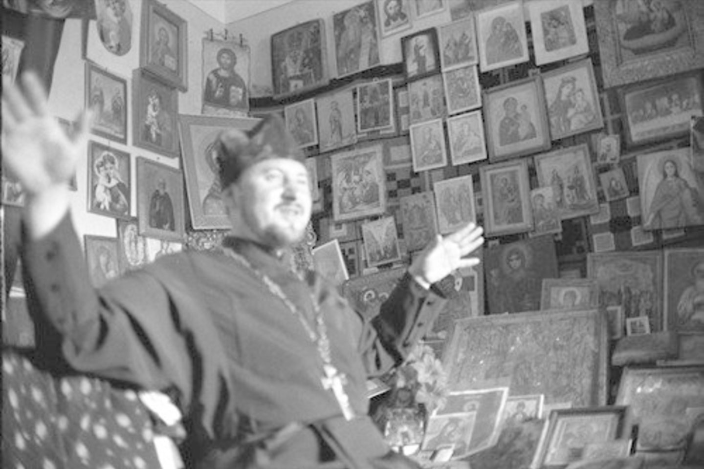 G.Minčenkos „Kunigas“ – žmogaus gyvenimo fotoiliustracija.