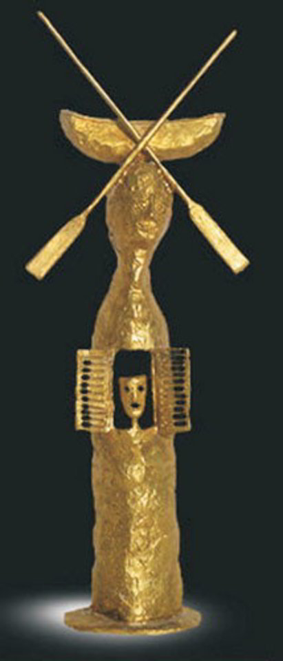 Laureatams įteikiama pasaulyje pripažinto, žymiausio Neapolio skulptoriaus Oreste Zevola bronzinė statulėlė.