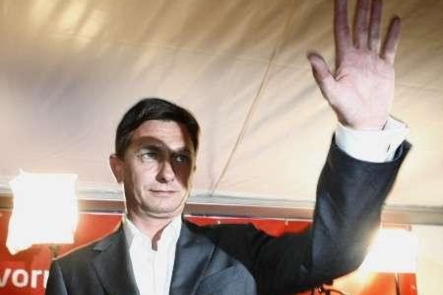 B.Pahoras vadovauja Socialdemokratų partijai.