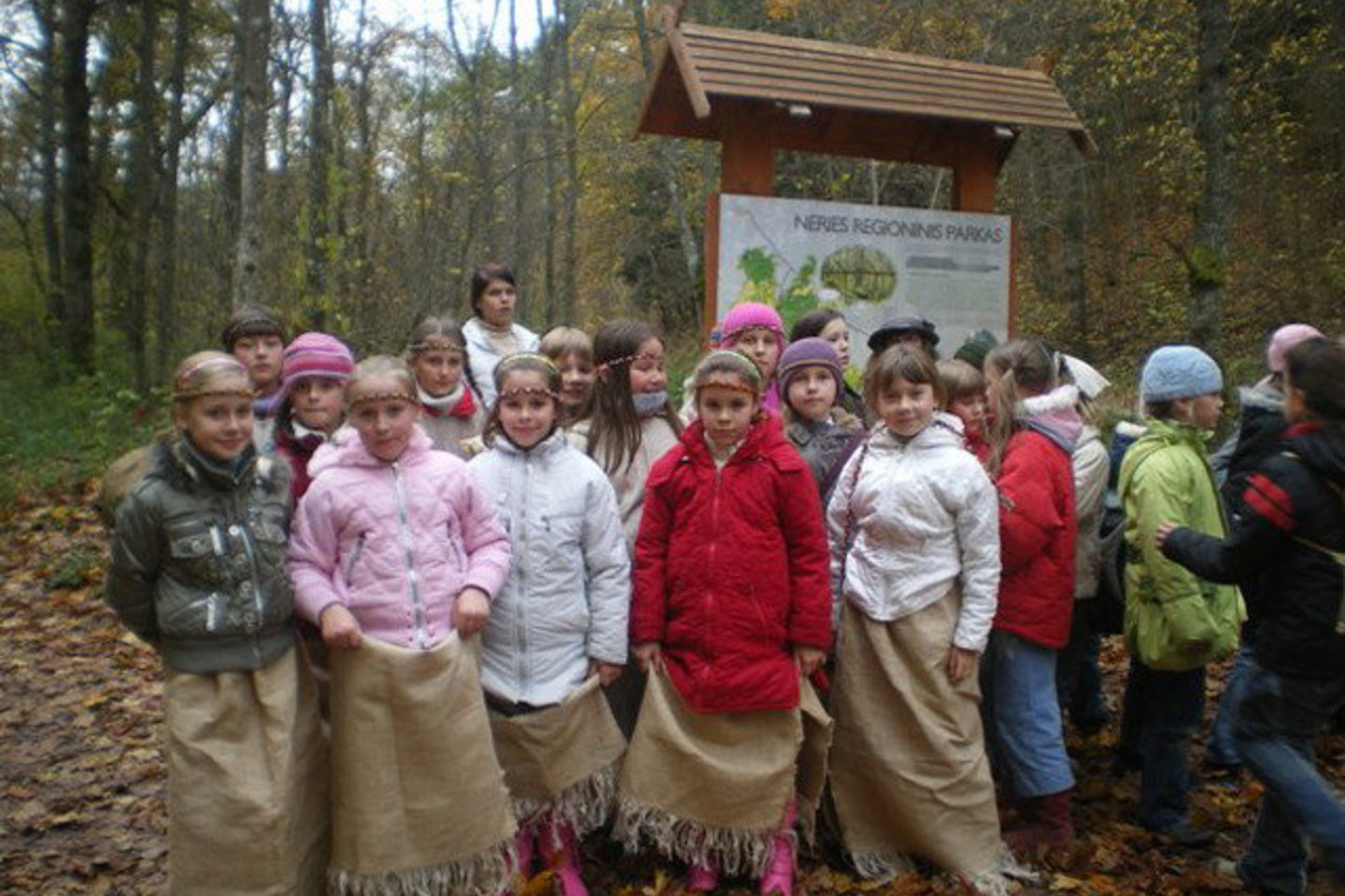 Šventė „Atkelkim Vėlių vartelius“ sukvietė gausų būrį mokinių.