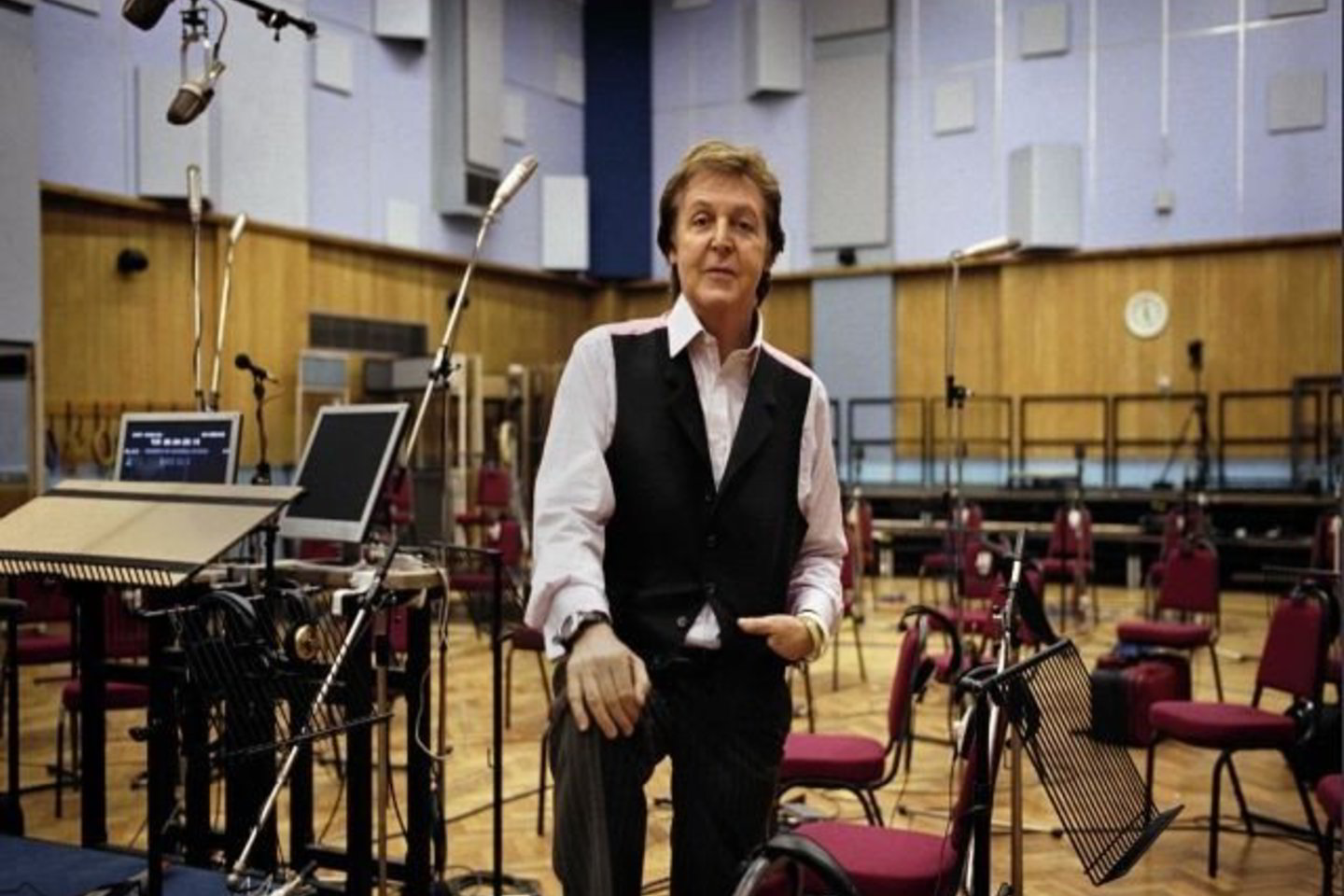Vasario mėnesį 66 metų P.McCartney Londone buvo įteiktas Didžiosios Britanijos muzikos apdovanojimas „Brit Awards“ už išskirtinius nuopelnus muzikai.