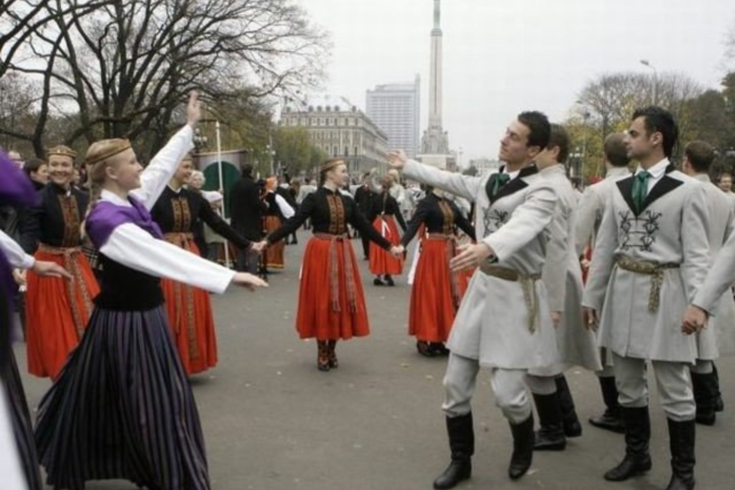 Latviai nebeturi progų linksmintis, jų šalį užklupo ekonominės negandos.