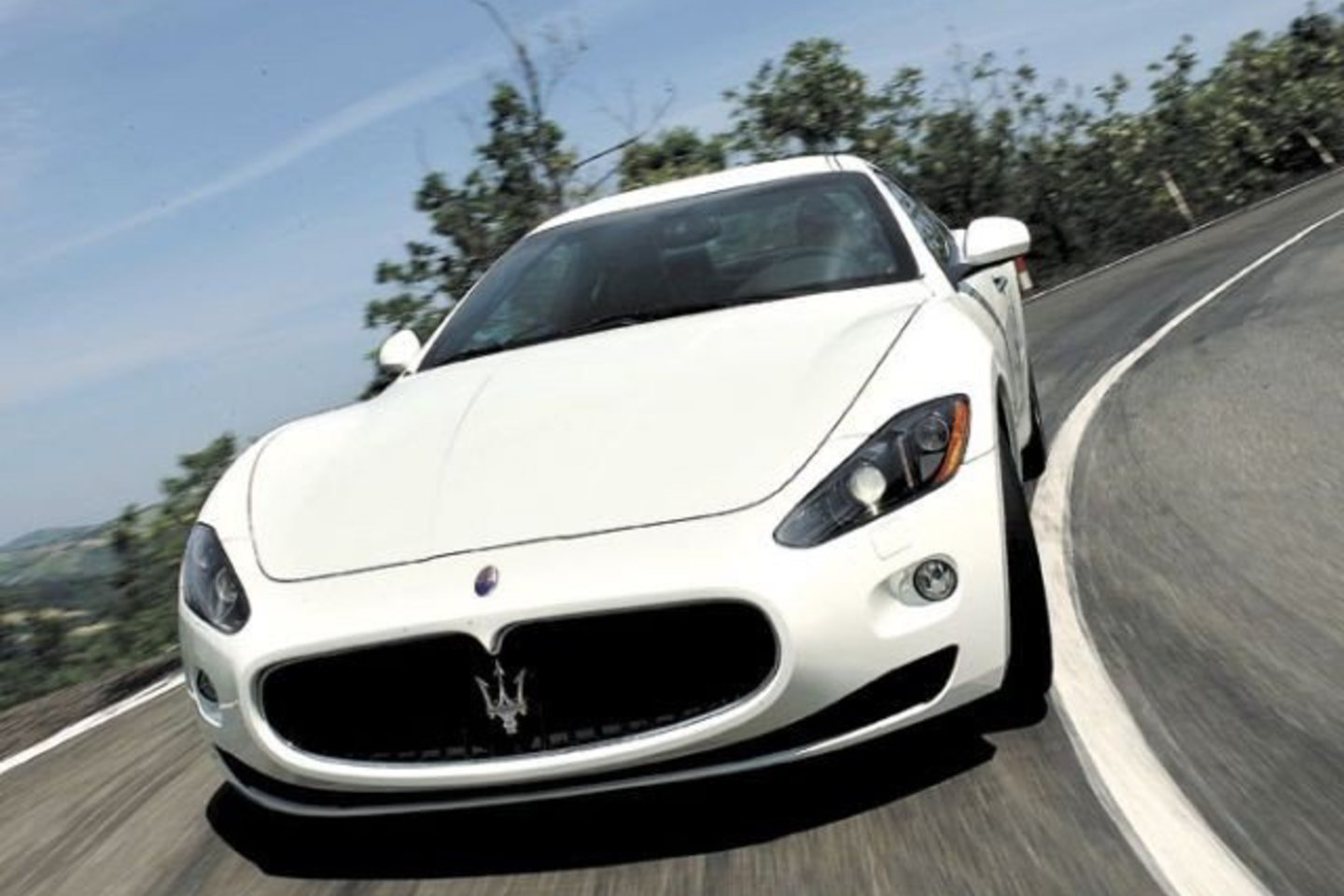 Mašinos matmenys tokie pat, kaip ir „Gran Turismo 4,2“: 4,88 metro ilgis ir 294 cm ratų bazė. Variklis montuojamas priekyje išilgai, „Transaxle“ diferencialinė transmisija.