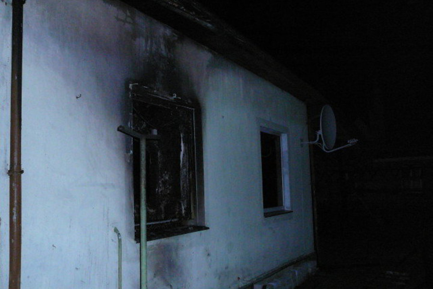 Kėdainių ugniagesiams-gelbėtojams liepsną pavyko sutramdyti, tačiau didelių nuostolių neišvengta.