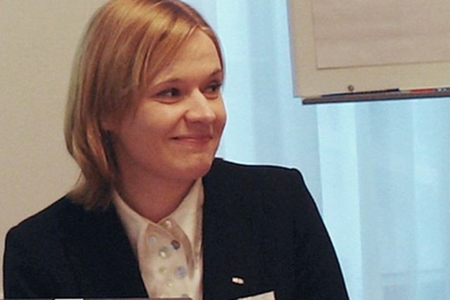 Pasak analitikės, esant tokiai kainų griūčiai, investuotojams psichologiškai sunku net pažvelgti akcijų rinkų pusėn.