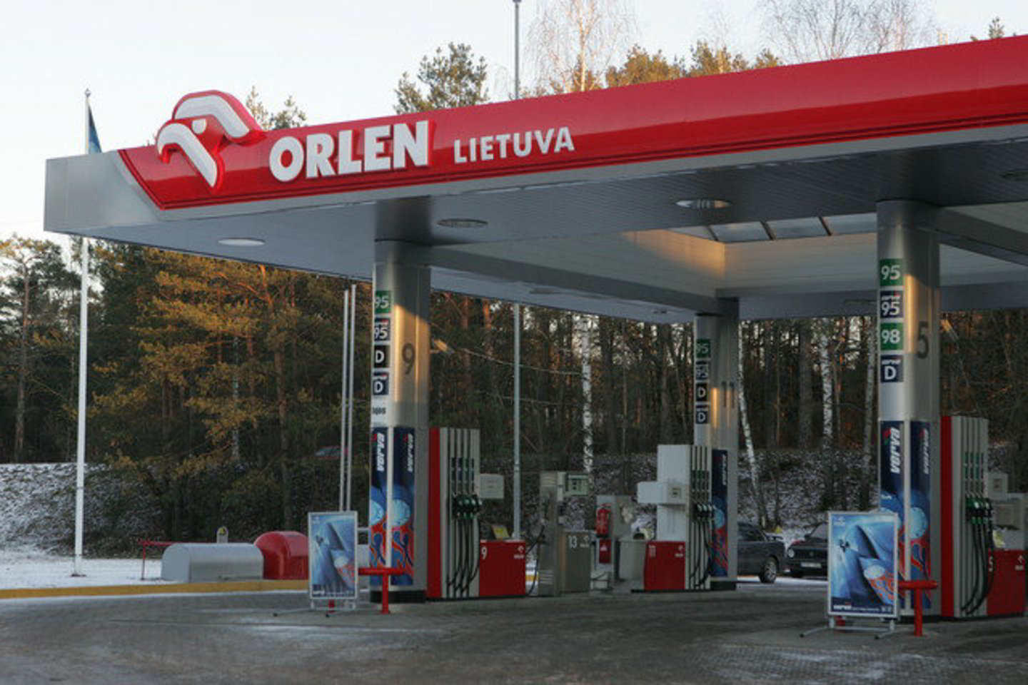 Trečiojo ketvirčio koncerno veiklos pelnas, apskaičiuotas pagal LIFO atsargų įvertinimo metodą, siekė 828 mln. zlotų.