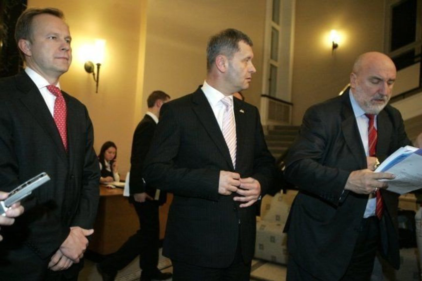 I.Rimševičas (kairėje) pristatė niūrias Latvijos ekonomikos prognozes.