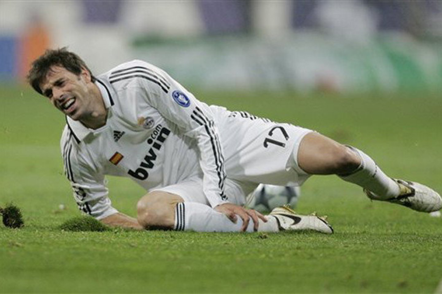 R.van Nistelrooy į stadionus gali sugrįžti tik po 9 mėnesių.