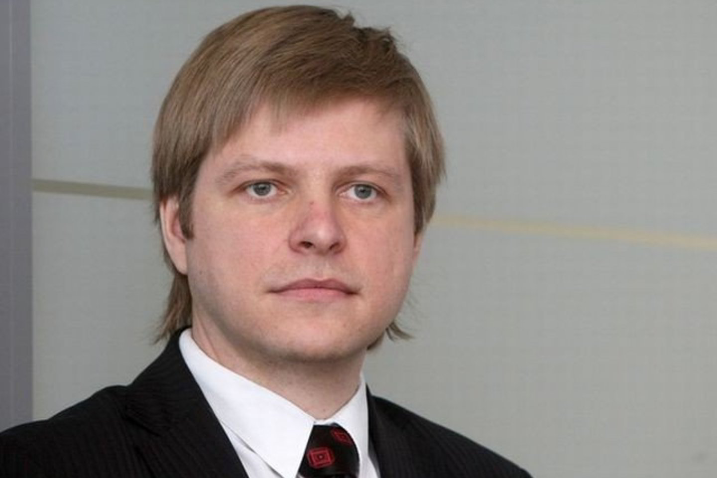 Anot R.Šimašiaus, pridėtinės vertės mokesčio pakėlimas nuo 18 iki 20 procentų pabrangintų daugumą kasdienio vartojimo prekių ir paslaugų, sumažintų vartotojų perkamąją galią ir vartojimą.