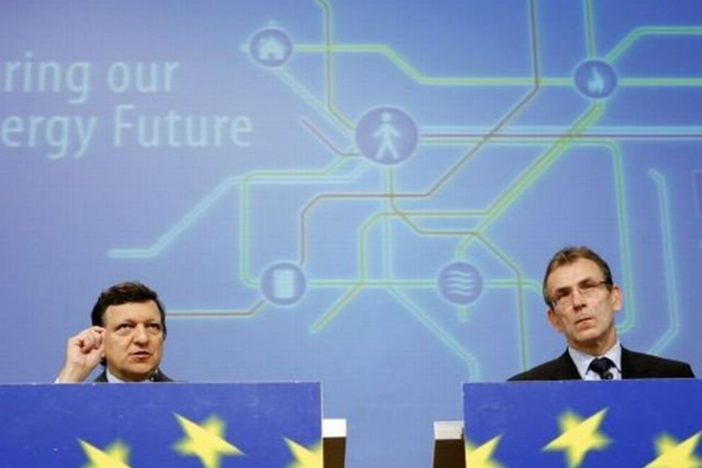 J.M.Barroso ir A.Piebalgo pristatytame plane Rusija tiesiogiai neminima, tačiau signalai iš Briuselio siunčiami jai.