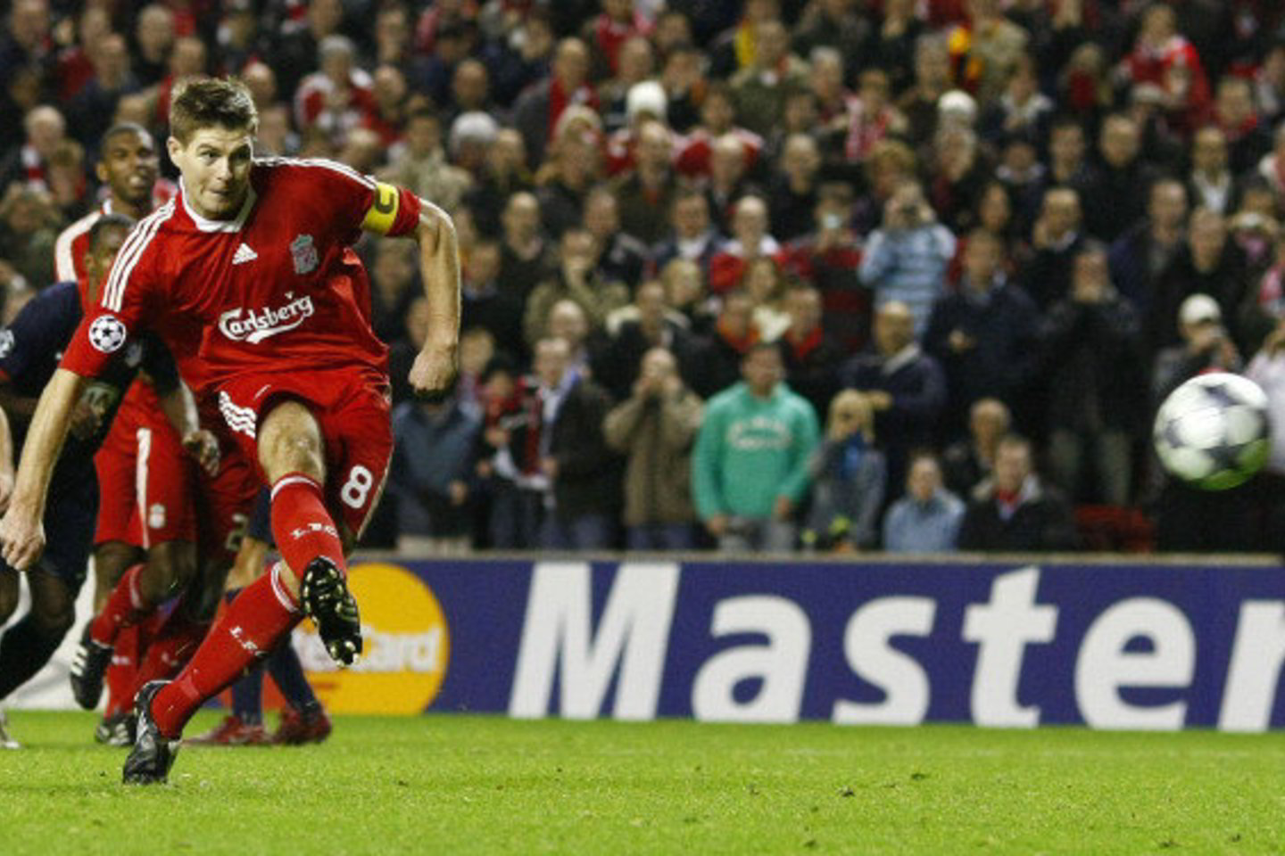 Antrąjį įvartį „Liverpool“ pelnė ekipos kapitonas S.Gerrardas.
