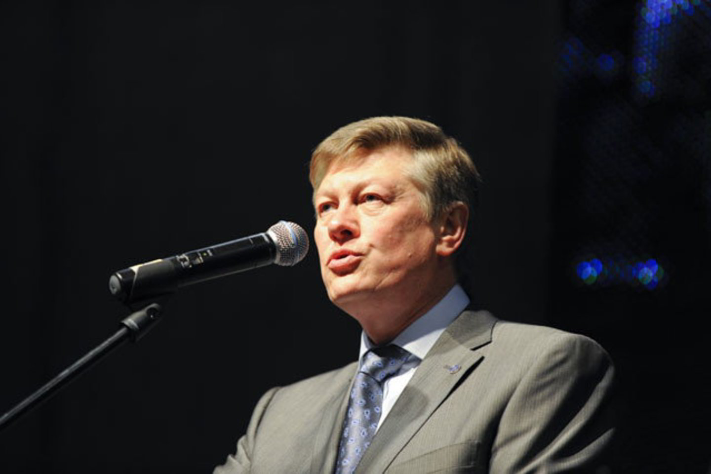 A.Paulauskas apie savo pasitraukimą pranešė Naujosios sąjungos tarybos posėdyje.