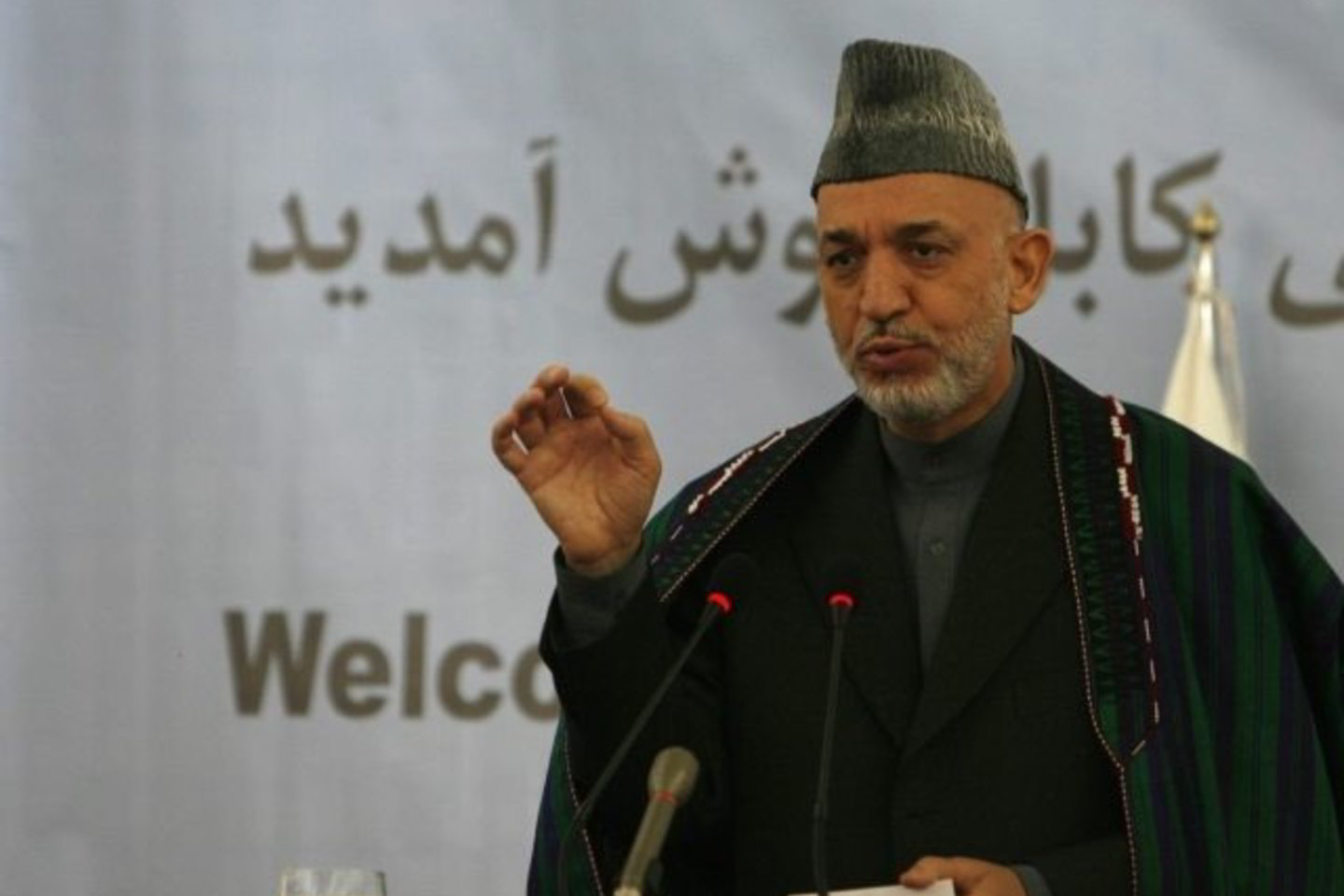H.Karzai pasiryžęs nepaistyti ir tarptautinės bendruomenės valios sučiupti talibų lyderį.