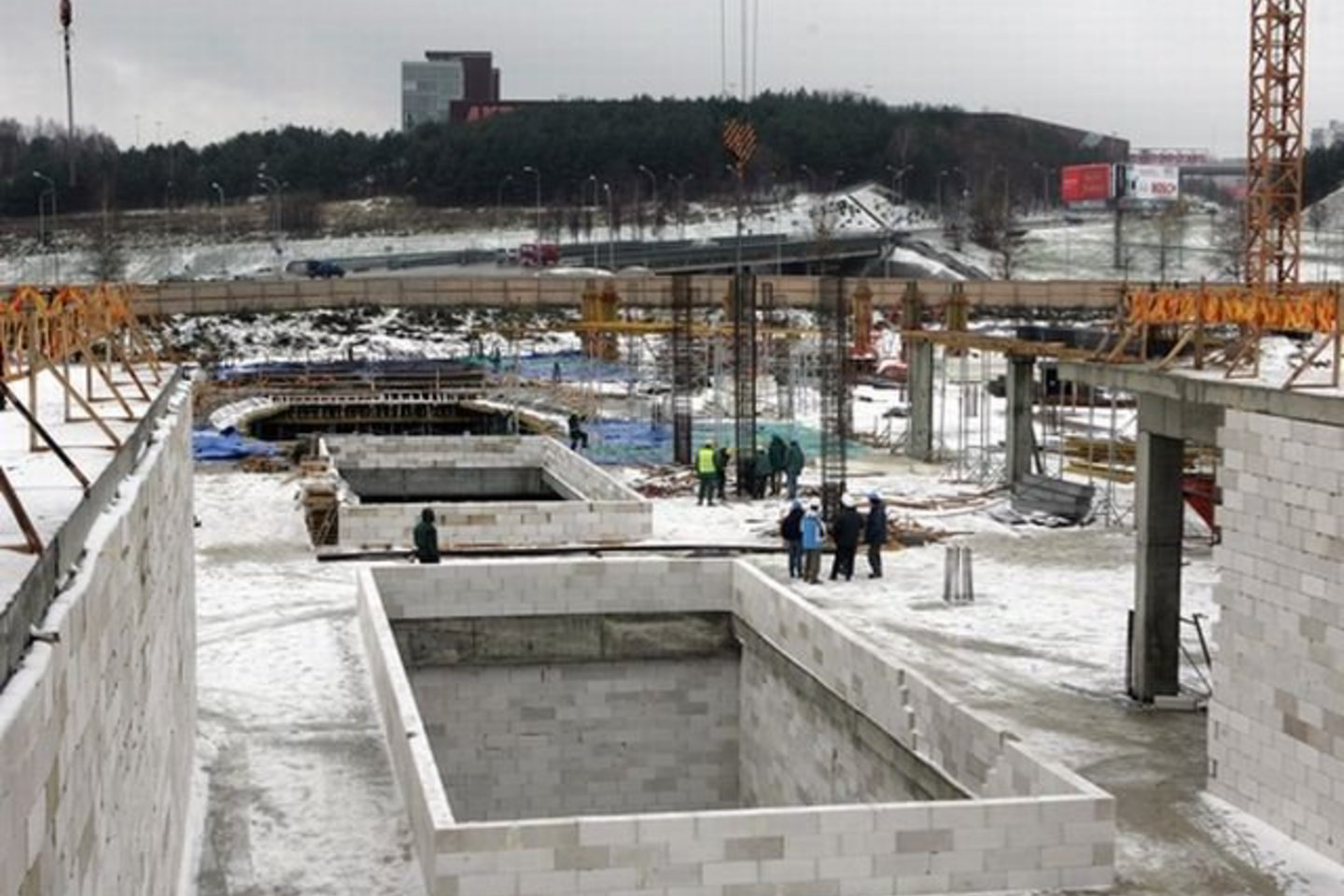 Nors šiuo metu tik kyla prekybos centro sienos, tačiau jau išnuomota 90 proc. visų patalpų.