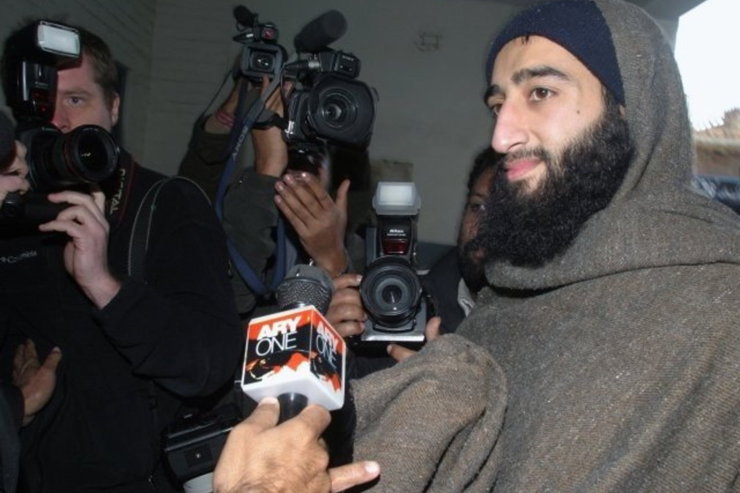 R.Raufas 2007-ųjų gruodį paspruko iš Pakistano policijos areštinės prie teismo, kuriame buvo svarstoma jo ekstradicijos bylą.
