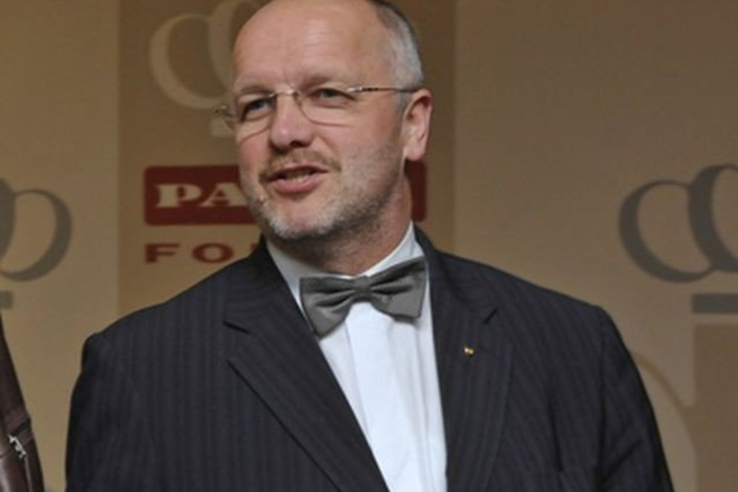 J.Olekas pamalonino savo pavaldinius.