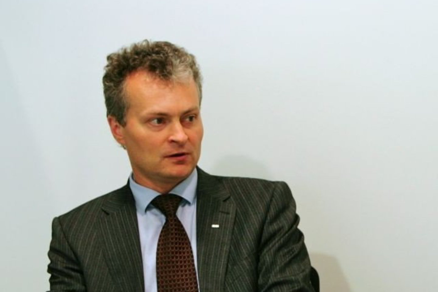 G.Nausėdai kelia nerimą tai, kad antikrizinių priemonių plane vietoj anksčiau planuoto 19 proc. tarifo jau kalbama apie 20 proc. pridėtinės vertės (PVM), gyventojų pajamų ir pelno mokesčius.