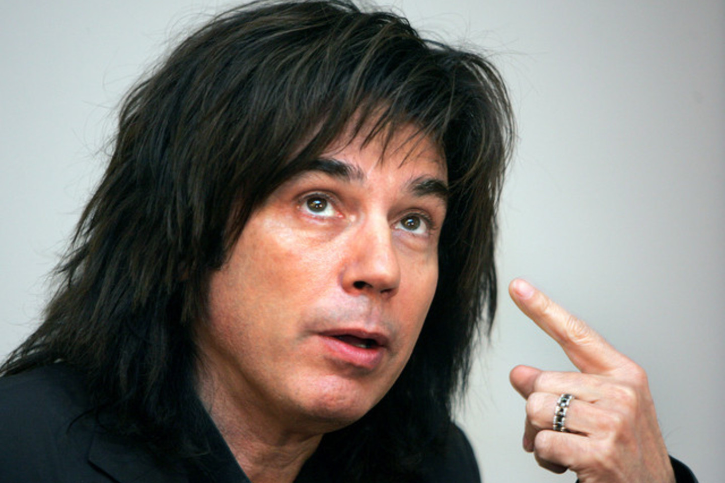 J.M.Jarre'as grodamas didelėje salėje jausis keistokai.