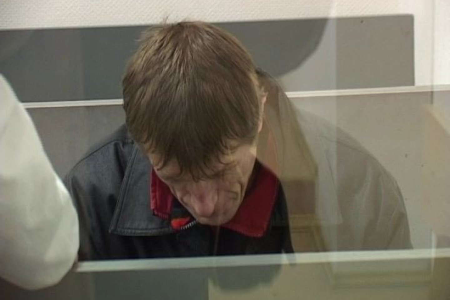 Teismas nusprendė, kad abu nuteistieji aukai turės sumokėti 50 tūkstančių litų už neturtinę žalą.