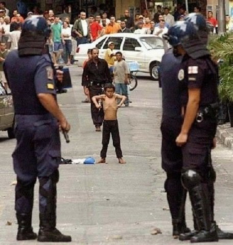Beveik 50 metų trukusio projekto metu policija sistemingai ir masiškai, be perspėjimų, iš čigonų šeimų atiminėjo kūdikius ir vaikus, perduodama juos „Pro Juventute“ organizacijos globos namams.