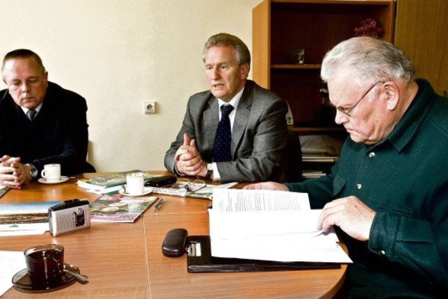 Į redakciją atvyko Lietuvos šilumos tiekėjų asociacijos (LŠTA) viceprezidentas R.Morkvėnas, LŠTA prezidentas V.Stasiūnas bei Buitinių vartotojų sąjungos prezidentas Antanas A.Miškinis.