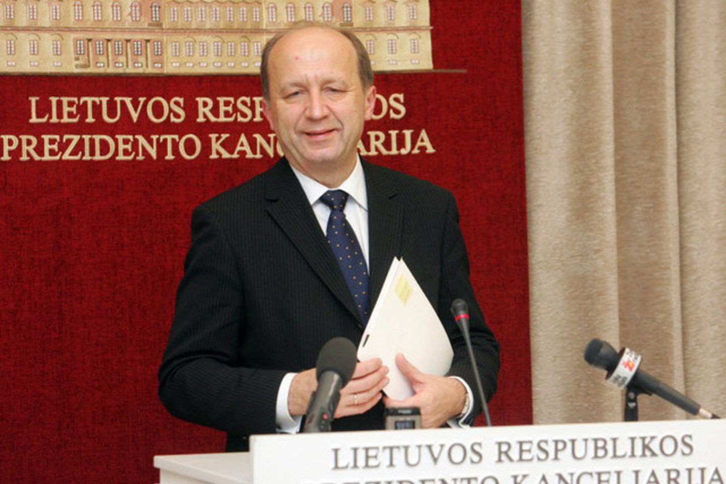A.Kubilius su I.Guodmaniu teigė sutaręs plačiau aptarti antikrizines priemones Briuselyje, gruodžio pradžioje vyksiančiame Europos vadovų tarybos (EVT) posėdyje.