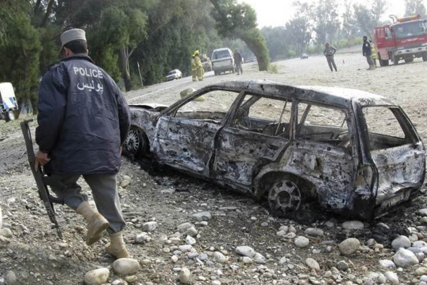 Afganistano kariai ir policininkai buvo užpulti kelyje.