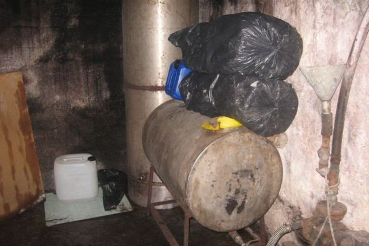 Realizavimui iš viso buvo paruoša 20 litrų falsifikuotų alkoholinių gėrimų.