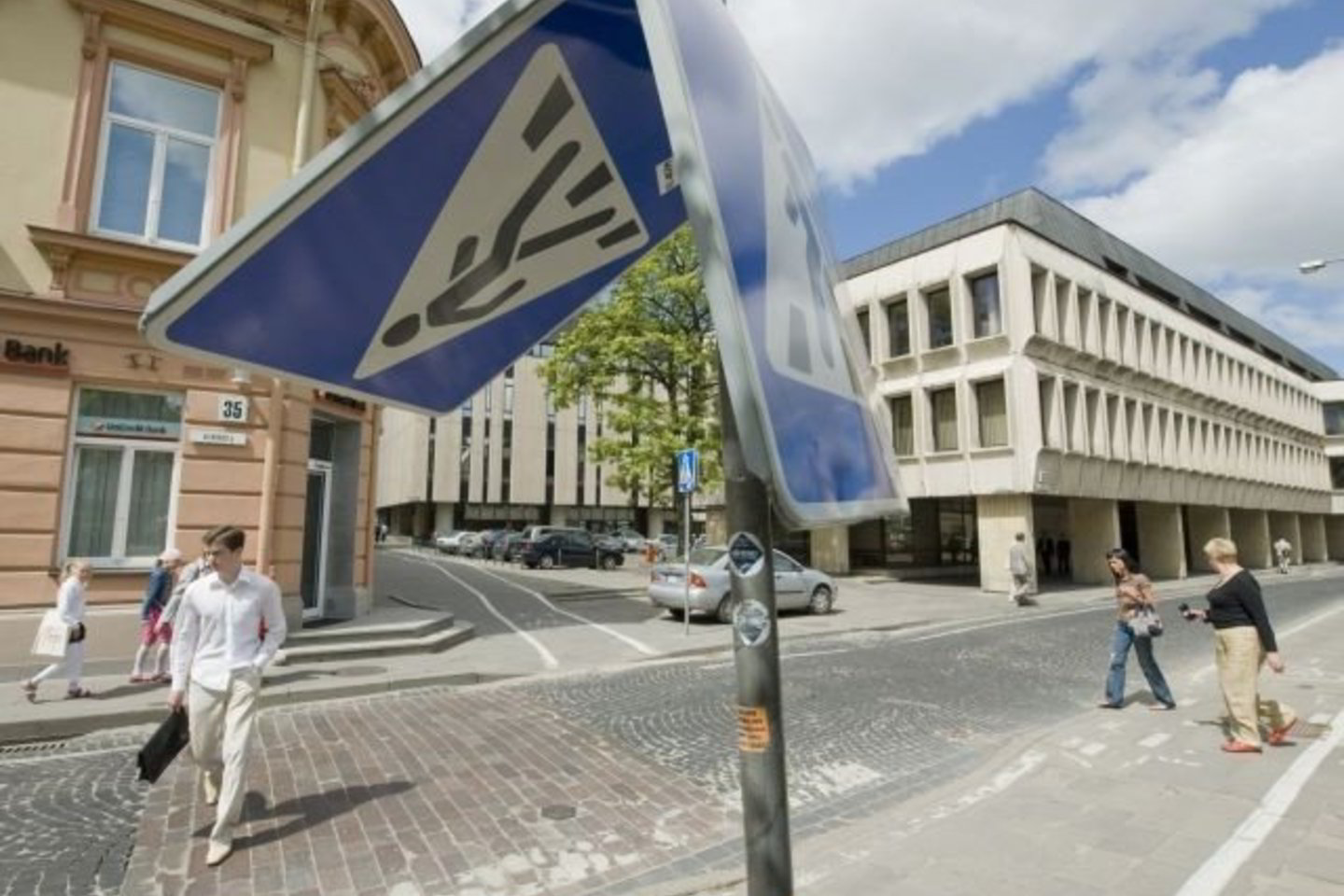 Tiek pėstieji, tiek vairuotojai kelyje gali būti visiškai nenuspėjami – tai gali lemti žmogaus nuotaikos, skubėjimas ir daugelis kitų priežasčių.