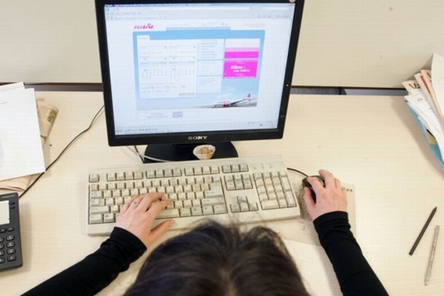 Biblioteka buvo įkurta mokyklos pusrūsyje. Veikė ir nemokamas internetas.