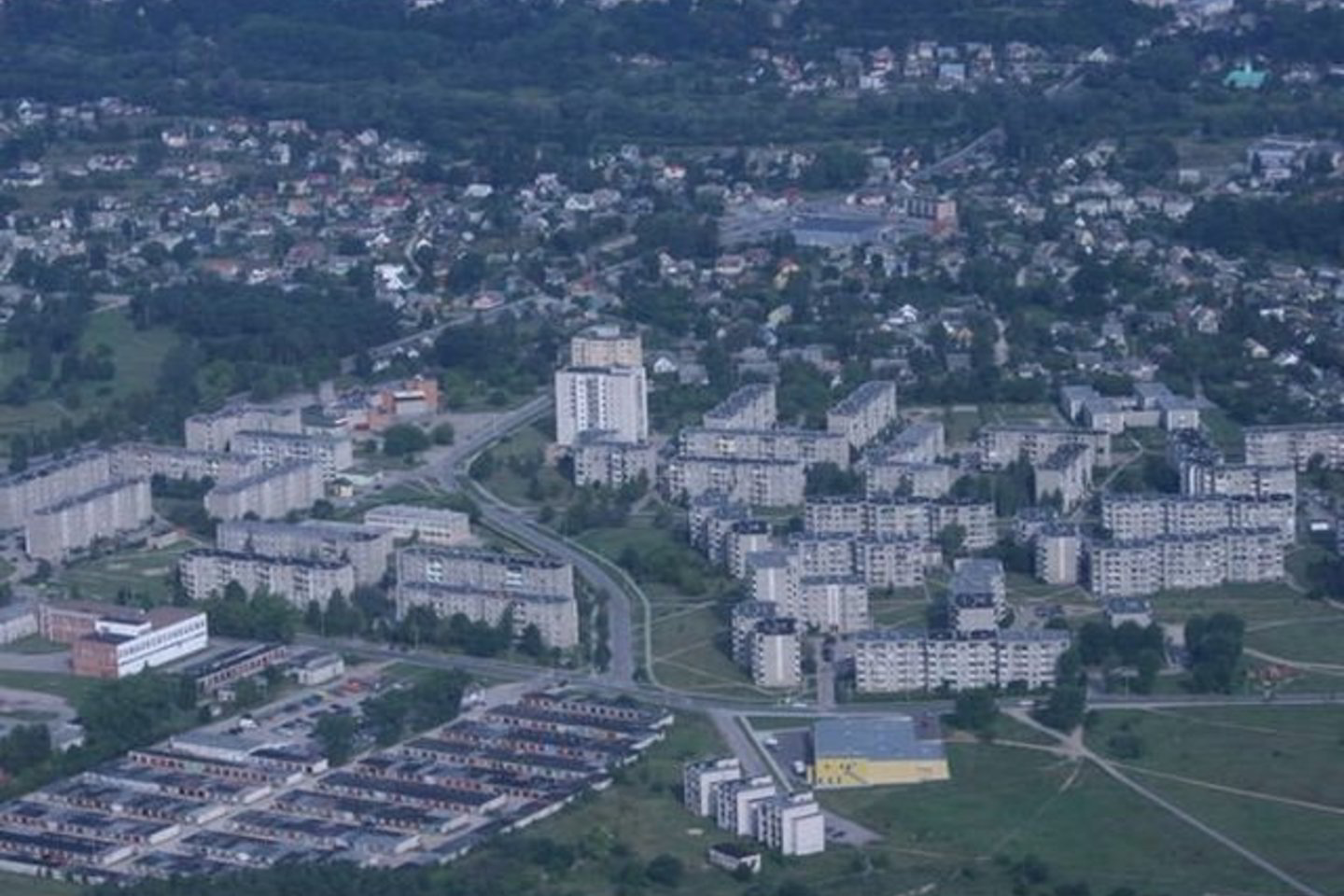 Panevėžio valdžia įsipareigoja padėti rasti patalpas studijoms, dėstytojams apgyvendinti, tarpininkauti organizuojant studijų programų vykdymą, viešinant miesto gyventojams informaciją apie galimybę studijuoti.