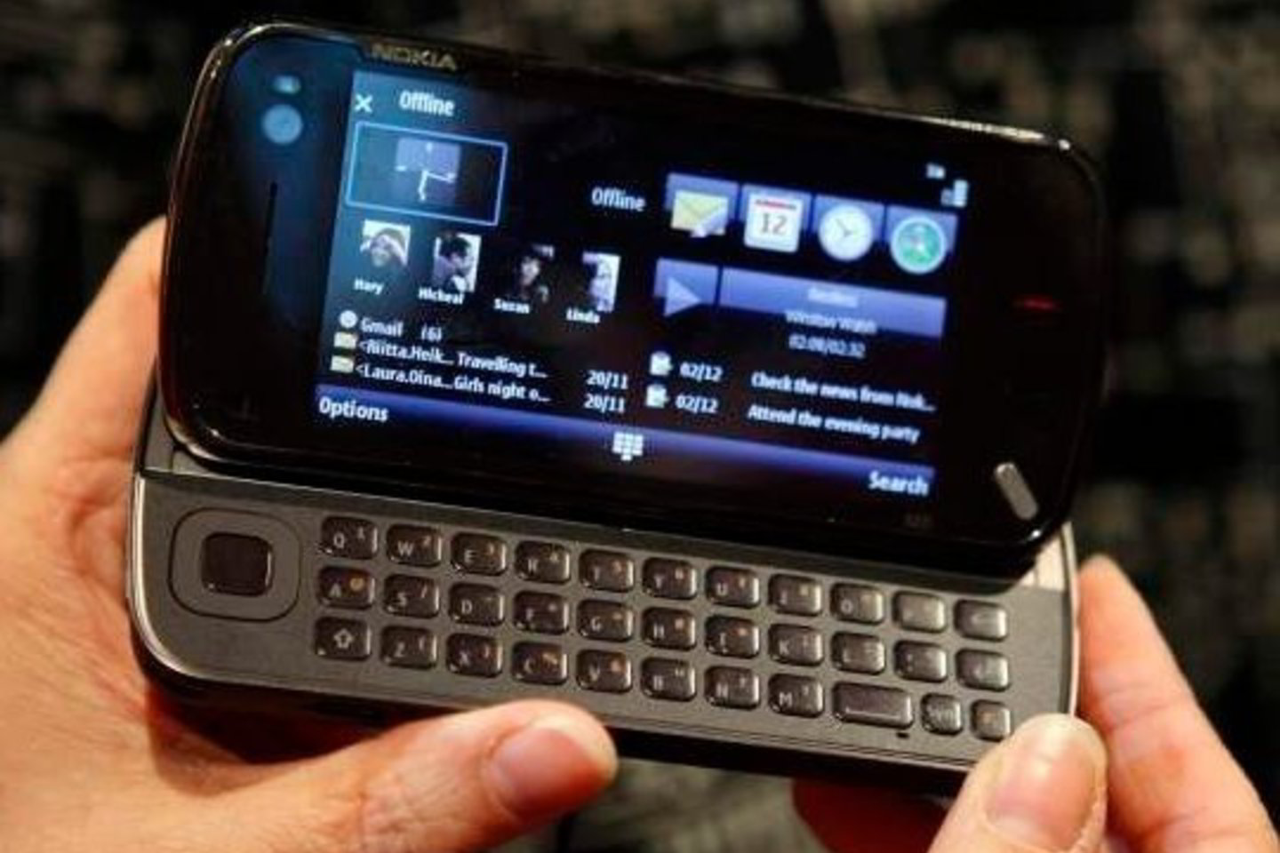 Analitikai abejoja, ar naujojo N97 išmoningojo telefono pakaks įžiebti blėstantį susidomėjimą konservatyvumu garsėjančiais „Nokia“ kompanijos gaminiais.